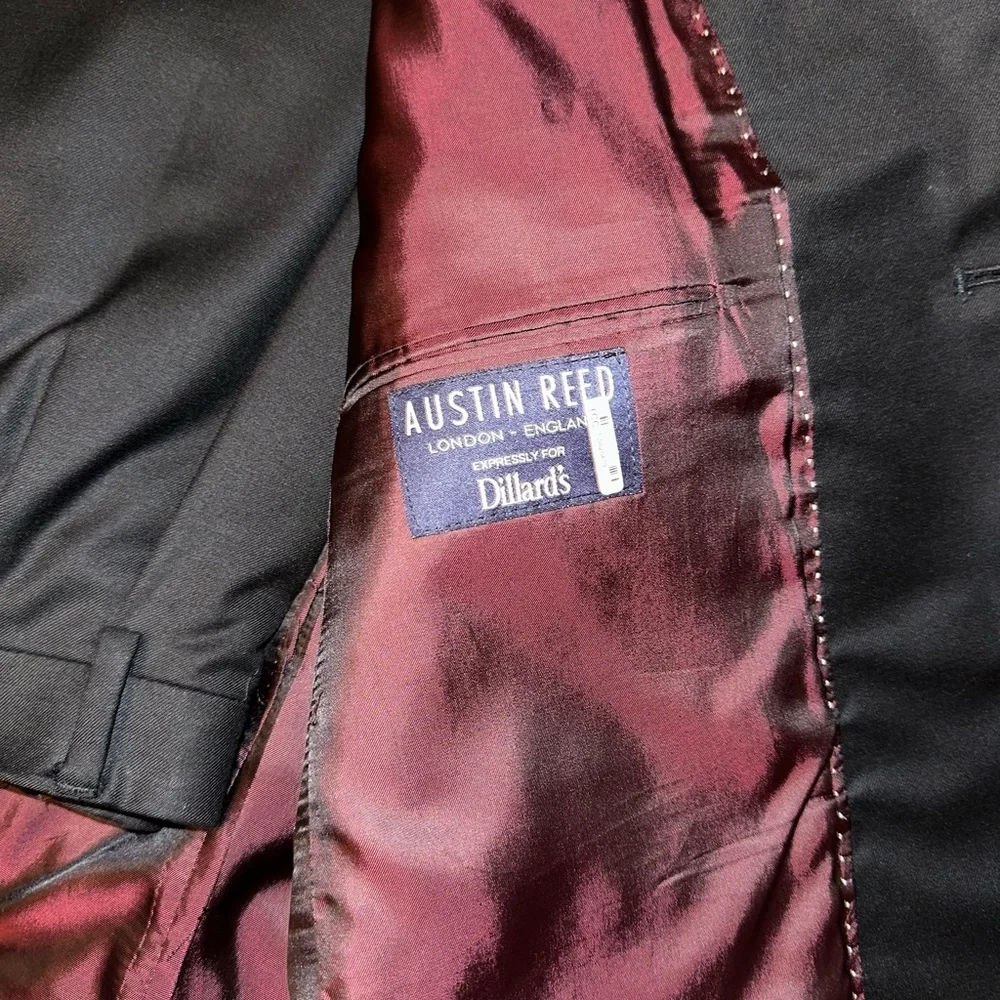 Men’s suits - Picture 7 of 9